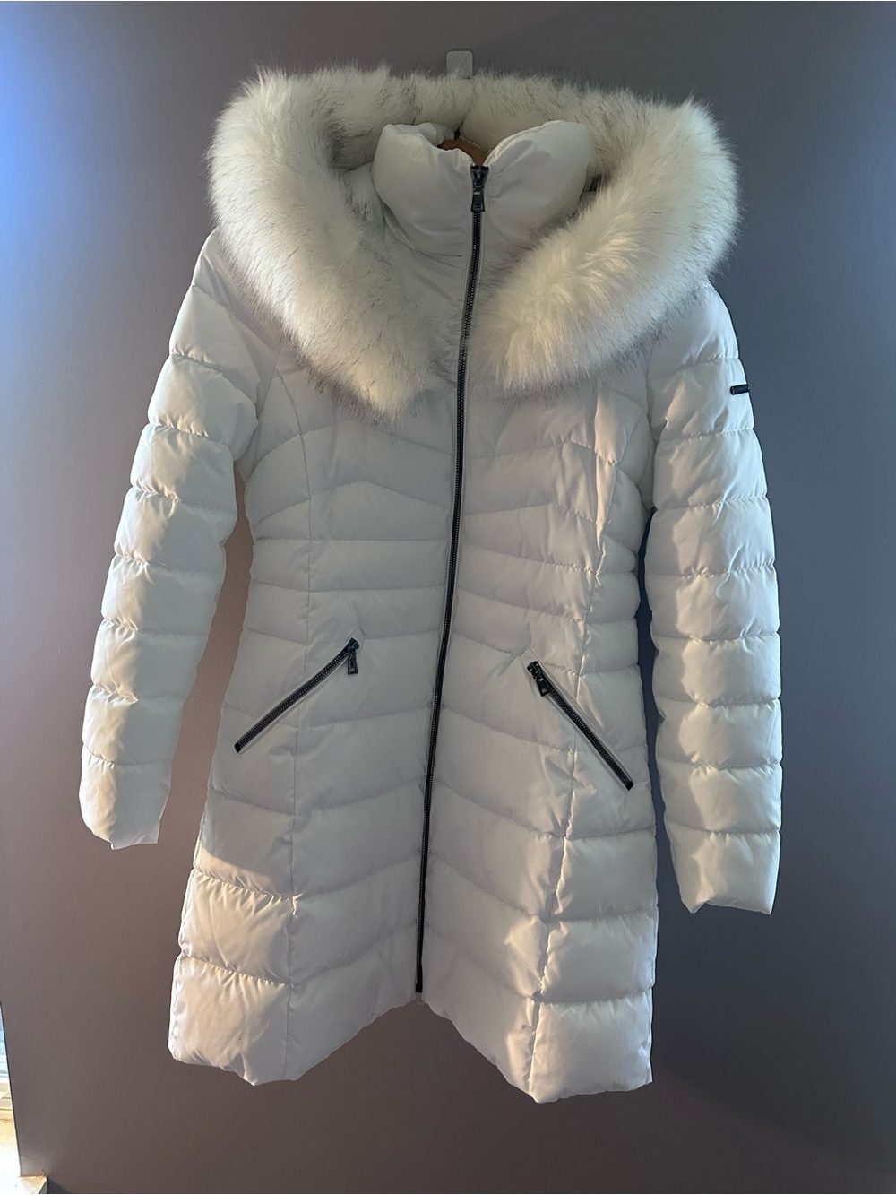 Laundry By Shelli Segal White Long Quilted Puffer Coat with Faux Fur Hood